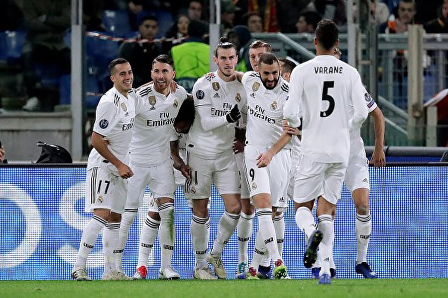 Real Madrid'li oyuncular gol sevinci yaşarken...