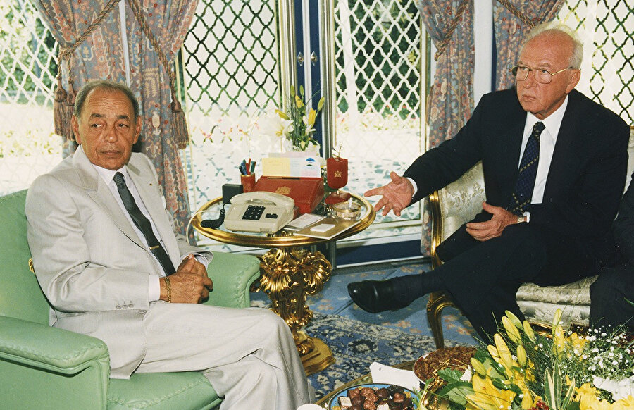 İsrail eski başbakanlarından Yitzhak Rabin (sağda), Kral Hasan'la.