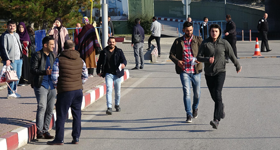 Bazı vatandaşlar geç kaldıkları için sınava alınmamış ve ülke gündeminde uzunca bir süre konuşulmuştu.