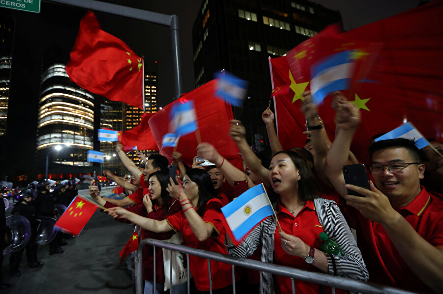 Arjantin'deki Çinliler, Çin'in Cumhurbaşkanı Xi Jinping'e karşılama töreni düzenledi. 
