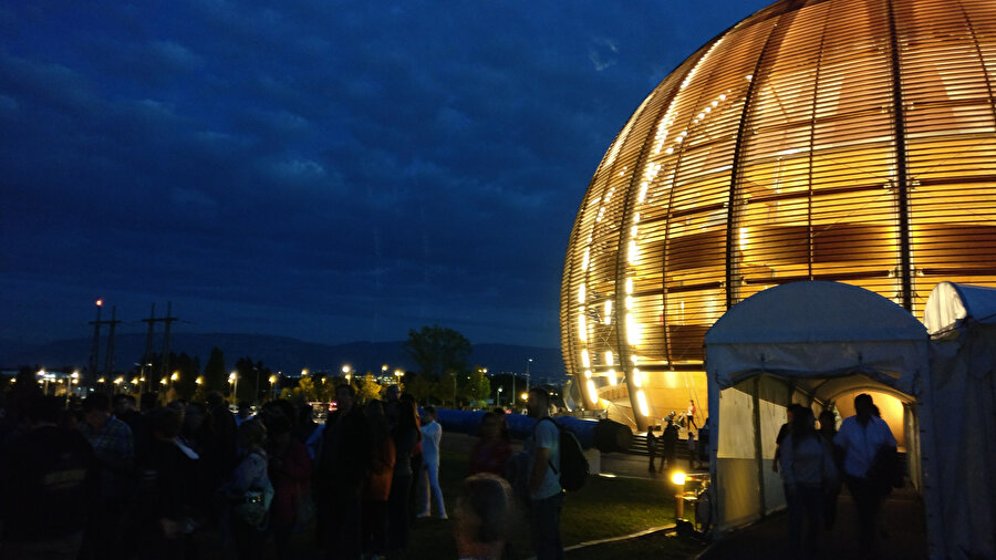 CERN, dünyanın en büyük bilim merkezlerinden biri olarak değerlendiriliyor. 