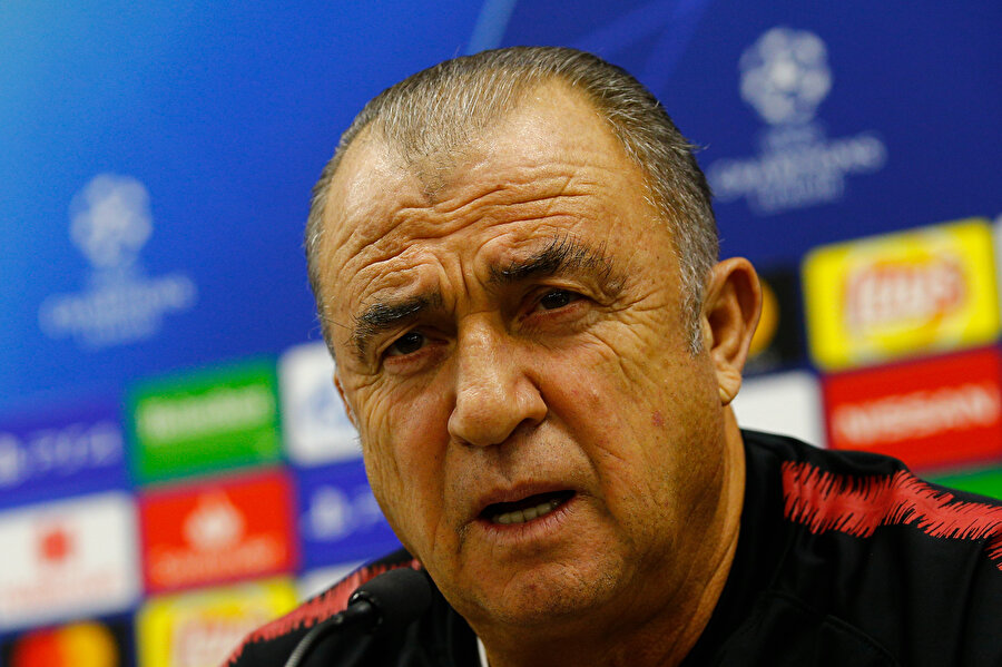 Fatih Terim Lokomotiv Moskova maçı öncesi basın toplantısında konuşma yaparken...