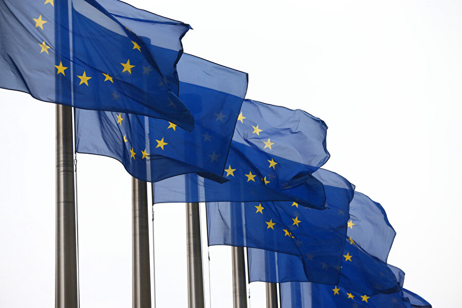 Avrupa Birliği, birçok farklı konu özelinde teknoloji devlerini sıkıştırmaya devam ediyor. 