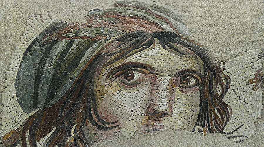 Çingene Kızı'na ait eksik 12 parça, Zeugma Mozaik Müzesi'ne getirildi