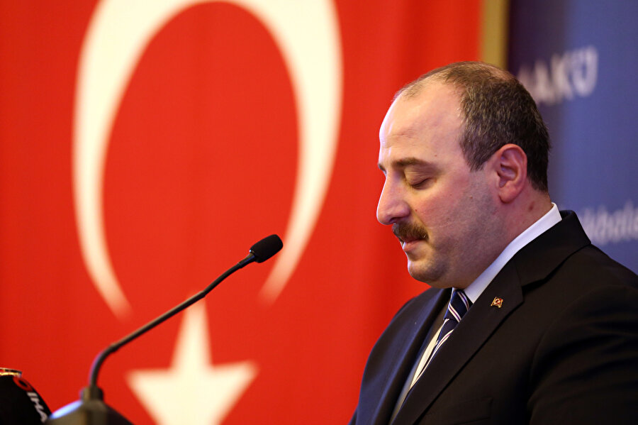 Sanayi ve Teknoloji Bakanı Mustafa Varank, açılış konuşması sırasında duygu dolu anlar yaşayınca konuşmasını tamamlayamadı.