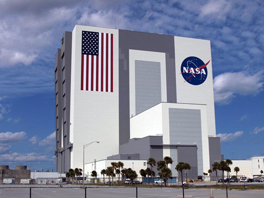 NASA, ABD'nin Rusya ile giriştiği uzay rekabetinde ülkesinin avantajlı duruma geçmesi için çalışmalarını hızlandırdı. 