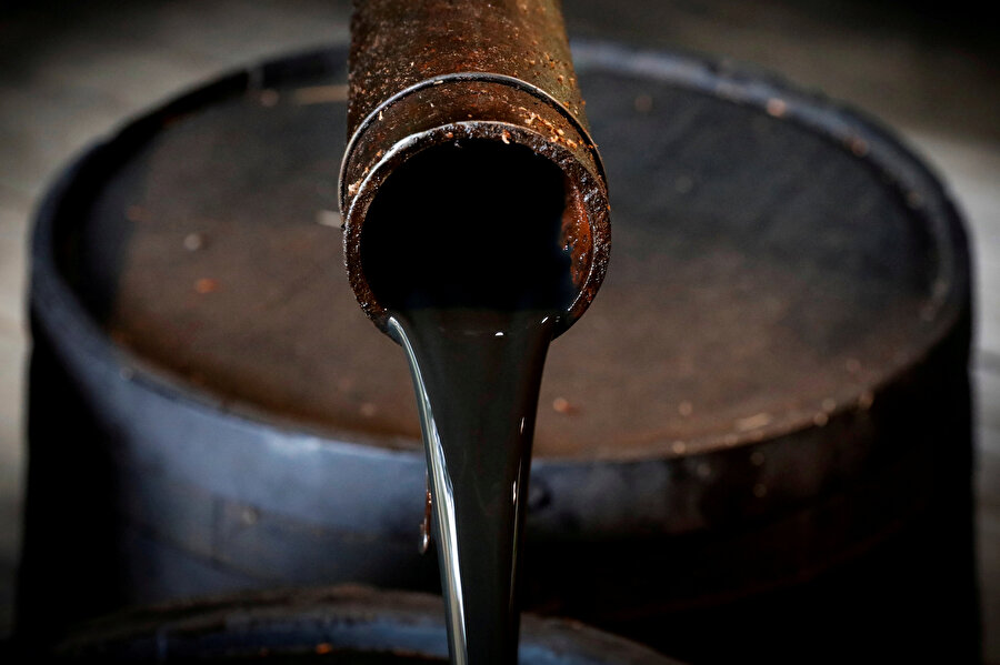 Pensilvanya'daki Drake Well Müzesi'nde modern petrol endüstrisini başlatan Edwin Drake'in 1859'da açtığı petrol kuyusu. 
