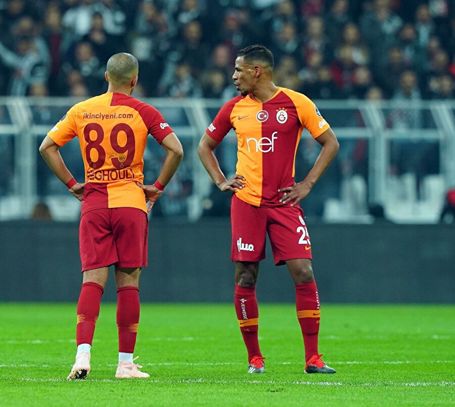 Fernando ve Feghouli maç içinde fikir alışverişinde bulunuyor...