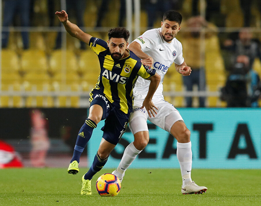 Fenerbahçe'de 10 hafta sonra 11'de şans bulan Mehmet Ekici, orta sahadaki ikili mücadelelerde etkisiz bir görüntü sergiledi.