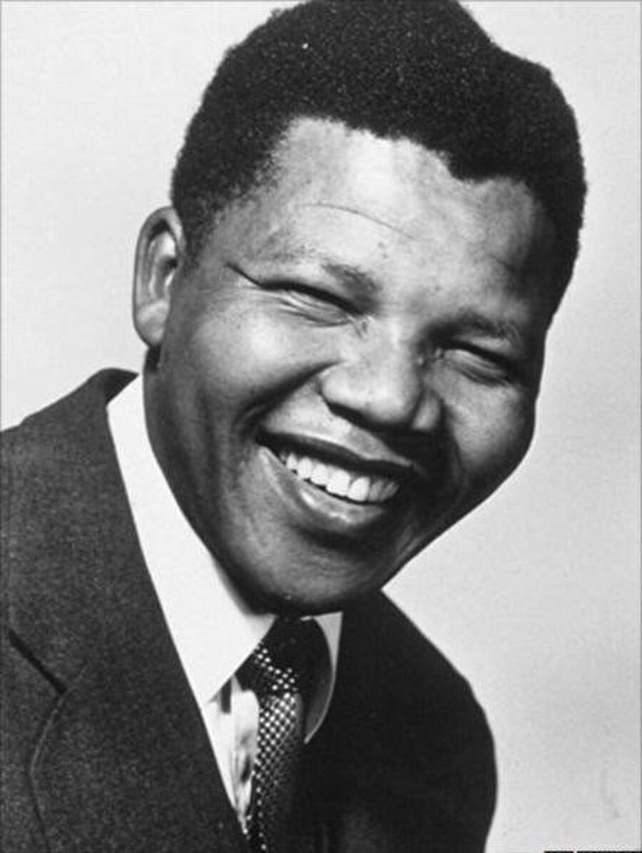 Güney Afrikalı lider Mandela, 27 yıl hapiste yattı.