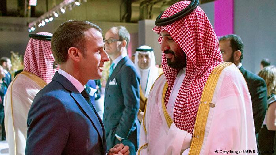  Fransa Cumhurbaşkanı Macron (sol) ve Suudi Veliaht Prens Selman G-20 zirvesinde ayaküstü sohbet etmişti.