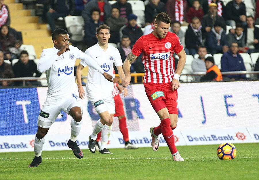 Bir dönem Trabzonspor forması da giyen Celutska şu an Antalyaspor'da forma giyiyor.