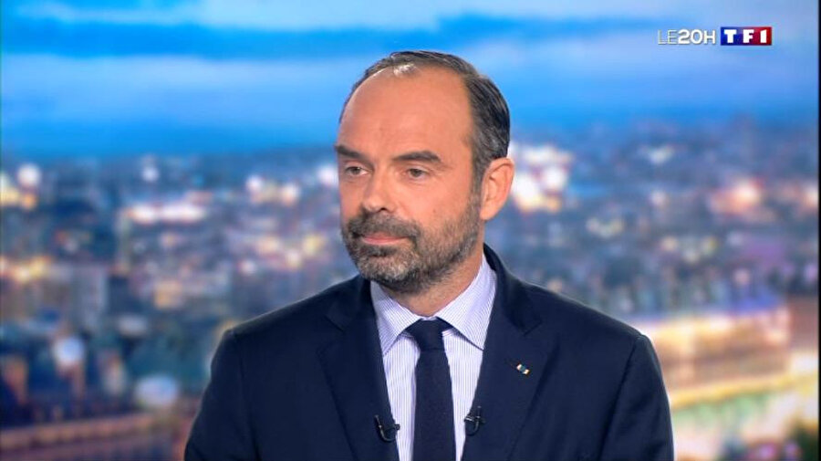 TF1 televizyonuna konuşan Philippe, 'Amaçları protesto etmek değil yıkmak olan insanlarla karşı karşıyayız ve onlara hüküm sürme izni vermeyecek araçlara sahibiz' diye konuştu.