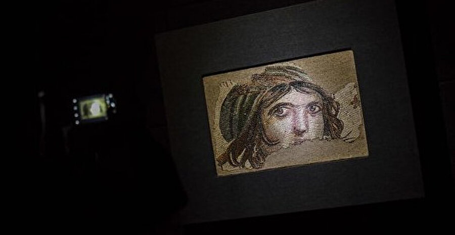 'Çingene Kızı' mozaiğinin ABD'den Gaziantep'e getirilen 12 parçası ziyarete açıldı.