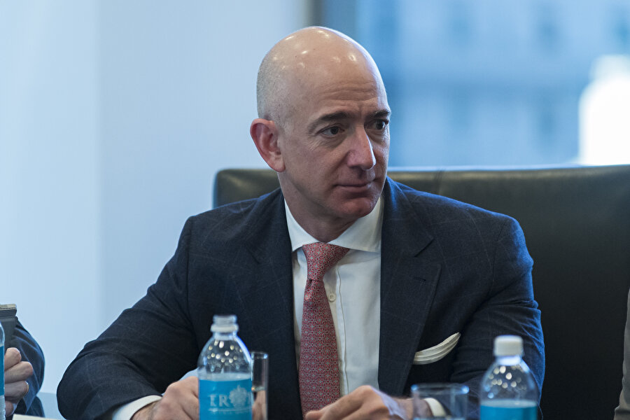 Jeff Bezos, Amazon’un bugünkü haline gelmesinde en önemli figür olarak gösteriliyor. 