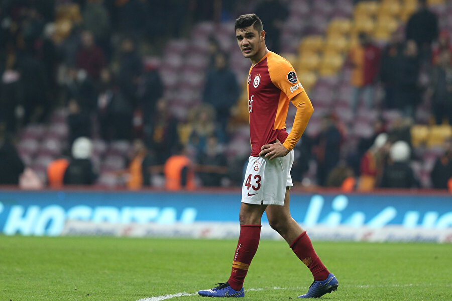 Galatasaray'da Ozan Kabak'ın maç sonunda yaşadığı üzüntü.