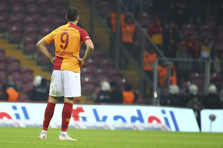 Galatasaray'da Eren Derdiyok gol atmasına rağmen beraberlik sonrasında hayalkırıklığı yaşadı.