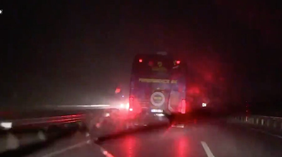Fenerbahçe takım otobüsü İstanbul yolunda...