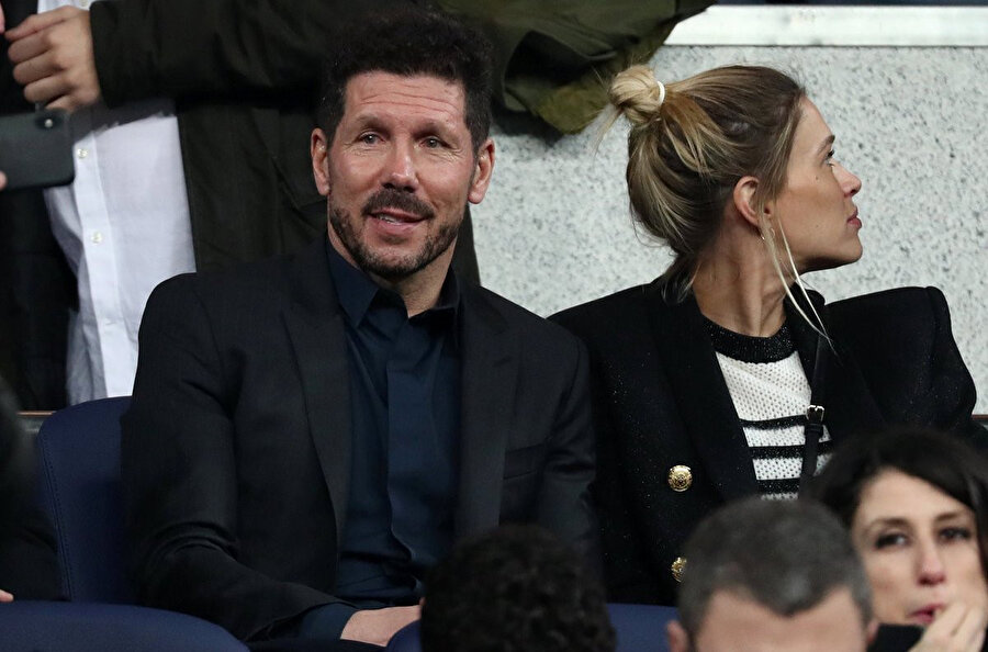 Atletico Madrid Teknik Direktörü Diego Simeone karşılaşmayı tribünden takip ediyor...