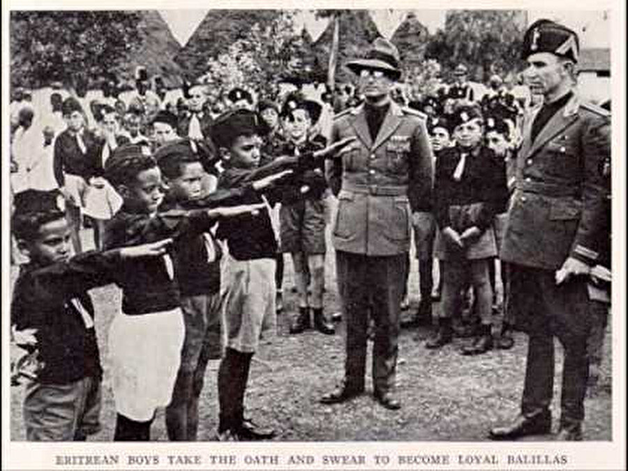 Eritreli çocuklar Nazi selamı verirken. (Yıl 1922)