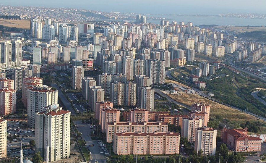 Vatandaşların devletle ihtilaflı durumunun ortadan kaldırılması, imara aykırı, ruhsatsız veya ruhsat eklerine aykırı yapıların kayıt altına alınması yoluyla bu yapılara yasallık kazandırılması hedeflenen İmar Barışı düzenlemesi, 31 Aralık 2017'den önceki ruhsatsız veya ruhsat eklerine aykırı yapılmış kırsal ve kentsel alanlardaki tüm yapıları kapsıyor. 