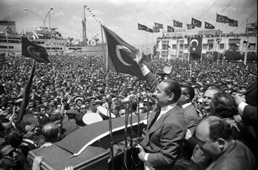  1 Temmuz 1953'de Başbakan Adnan Menderes Ege gezisinde halka hitap etti.