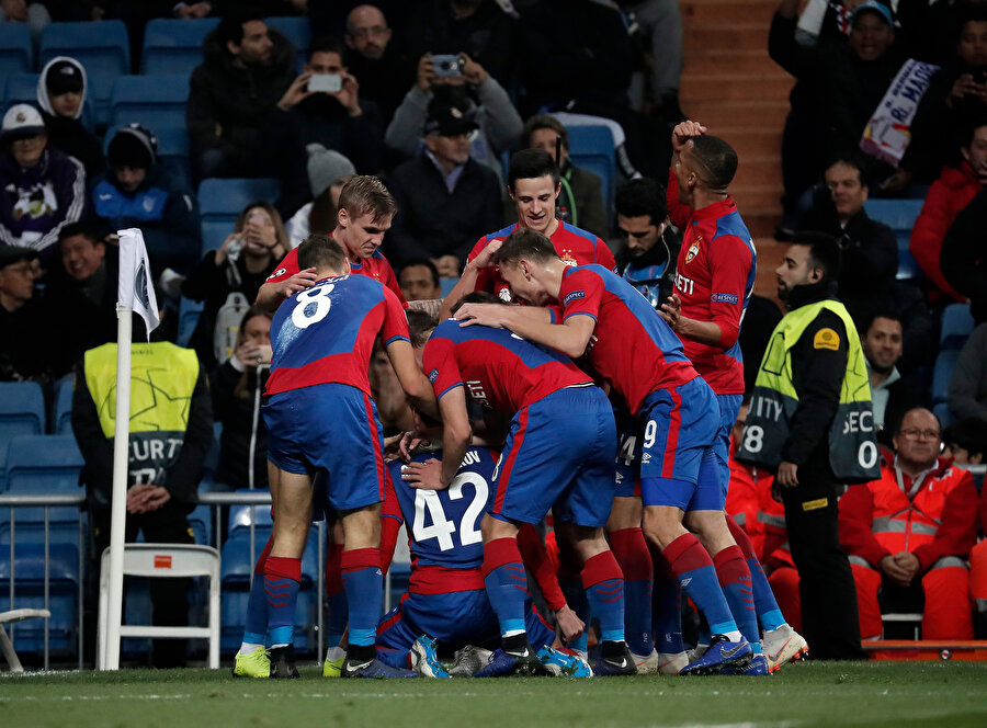 CSKA Moskova golün ardından köşe gönderinde sevinç yumağı oluşturdu.