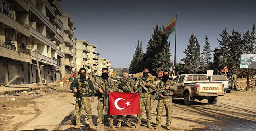 TSK'nın Afrin merkezdeki zafer fotoğrafı