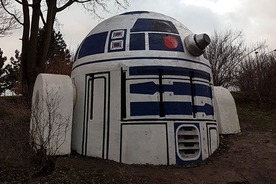 R2-D2 kubbesi ihtişamlı görünümüyle ilgi çekmeyi başarıyor. 