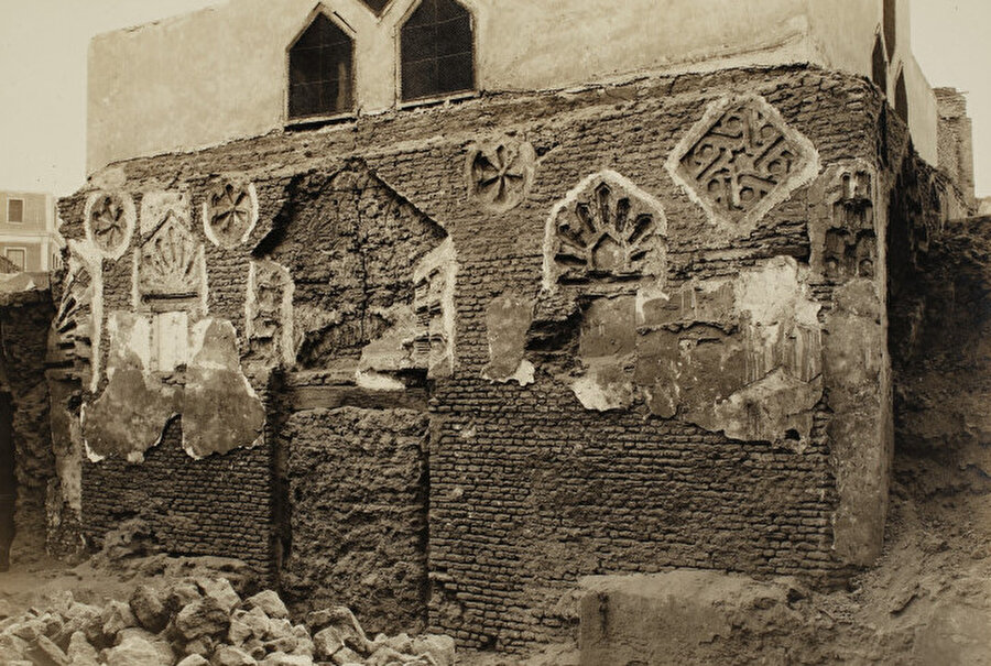 Şeceratu'd-Dûr'un türbesinin 1800'lü yıllardaki hali, Kahire.
