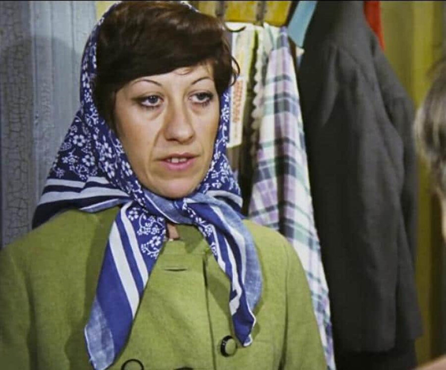 İsmi yeşilçam sinemasıyla özdeşleşen usta sanatçı Ayşen Gruda, bugüne kadar 30'un üzerinde sinema filminde rol aldı. 