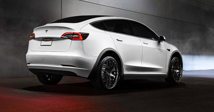 Tesla Model Y, Andrew Kim'in 'özel tasarımları' arasında yer alıyor. 