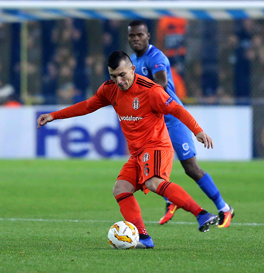 Gary Medel, Beşiktaş formasıyla geride kalan 1,5 sezonda 64 resmi maça çıkarken 1 gol, 2 asistlik performans sergiledi.