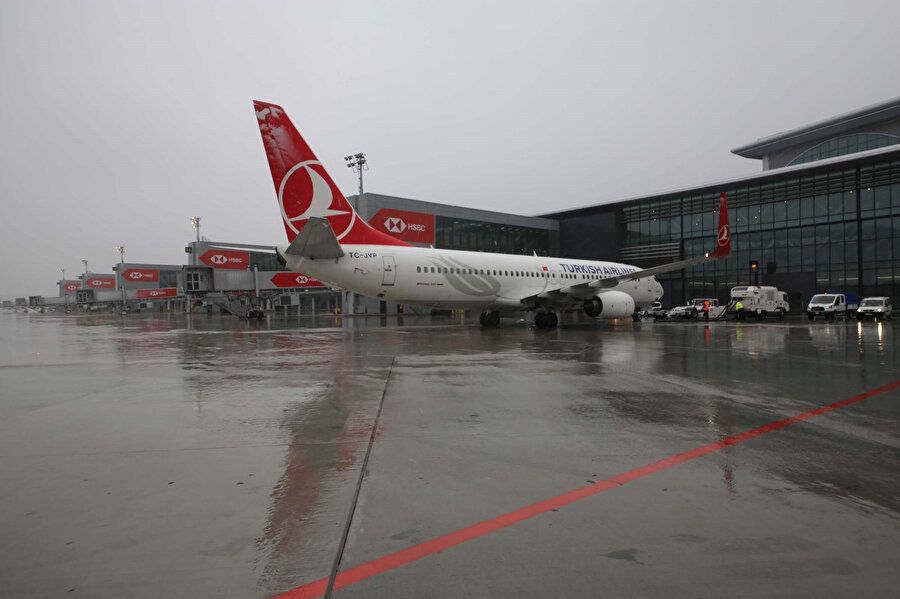 İstanbul Havalimanı'nı kullanan yolcu sayısı 60 bini geçti.