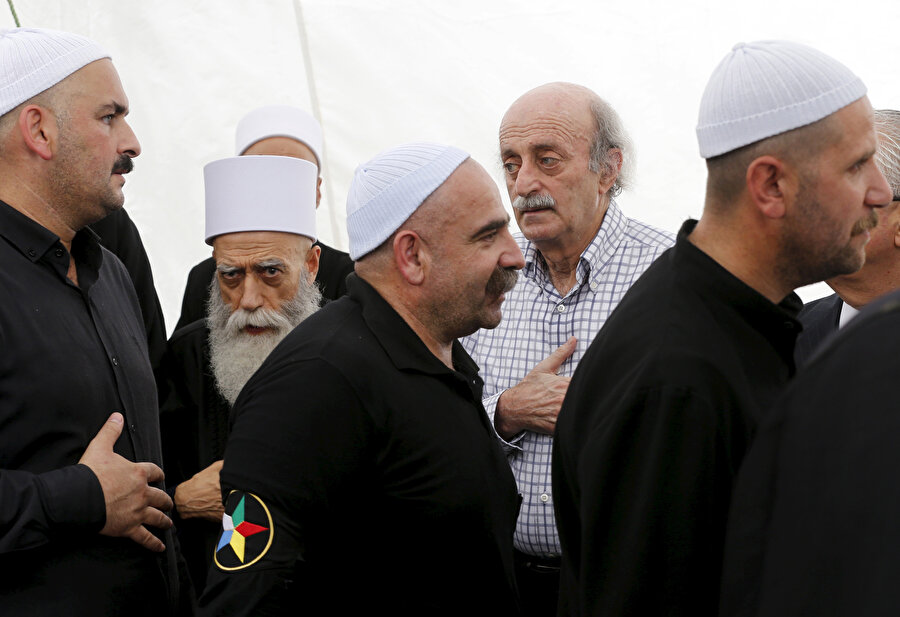 Lübnan Dürzîlerinden Conbolat ailesinin şimdiki lideri Velid Canbolat (arka sırada ortada).