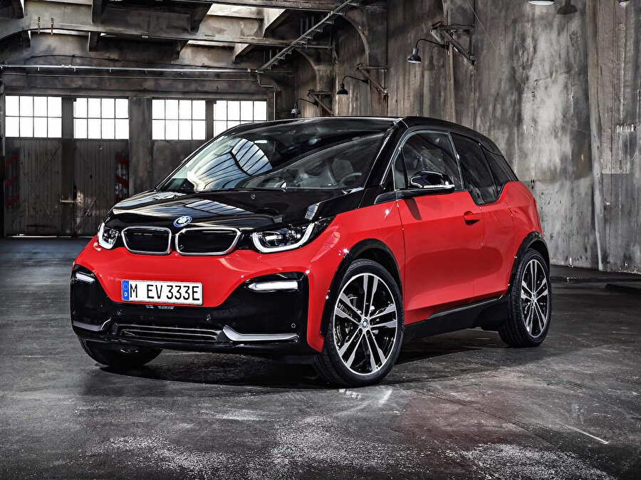 BMW'nin i3 modeli elektrikli araç sınıfındaki iddialı otomobillerden biri olarak değerlendiriliyor. 