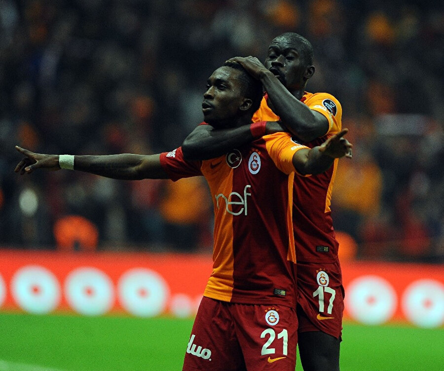 Galatasaray'da Onyekuru ve Ndiaye'nin gol sevinci.