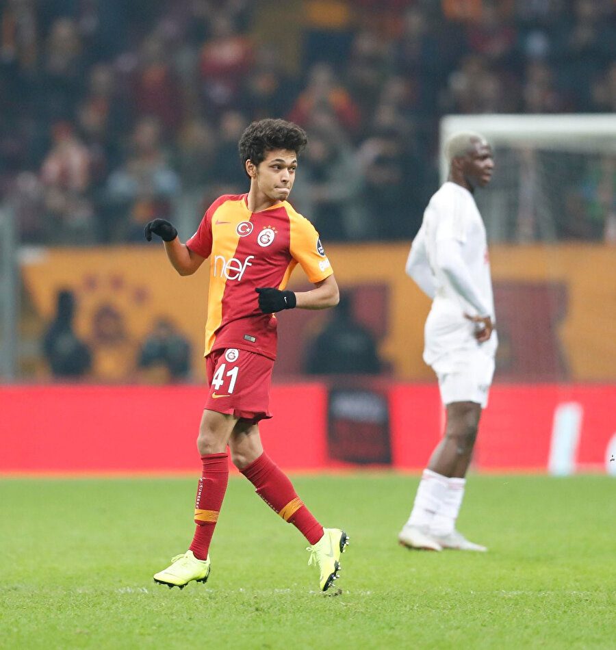 Mustafa Kapı oyuna girdi ancak topla buluşma şansı yakalayamadı.
