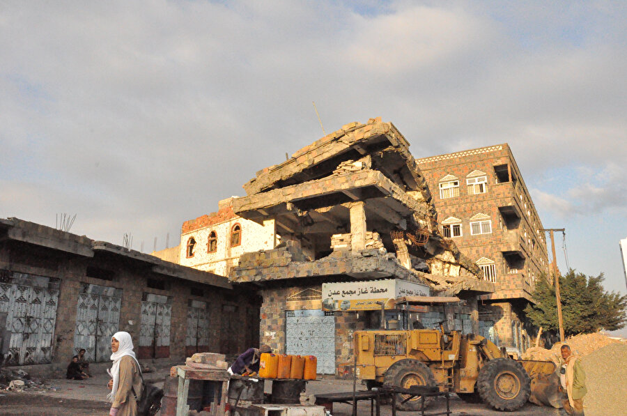 Ülkedeki okullar Husiler tarafından karargah olarak kullanılıyor.