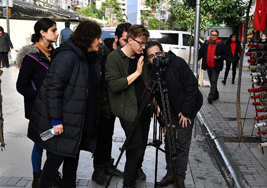 "Mahallemizde Sanat" projesi kapsamında "Mahallemizde Film Çekiyoruz" etkinliği ile 13-24 yaş arasındaki çocuk ve gençler.