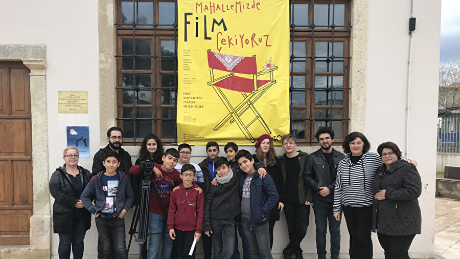 "Mahallemizde Sanat" projesi kapsamında "Mahallemizde Film Çekiyoruz" ekibi.
