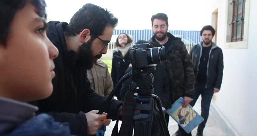"Mahallemizde Sanat" projesi kapsamında "Mahallemizde Film Çekiyoruz" ekibinin çekim sırasında çekilmiş bir karesi.
