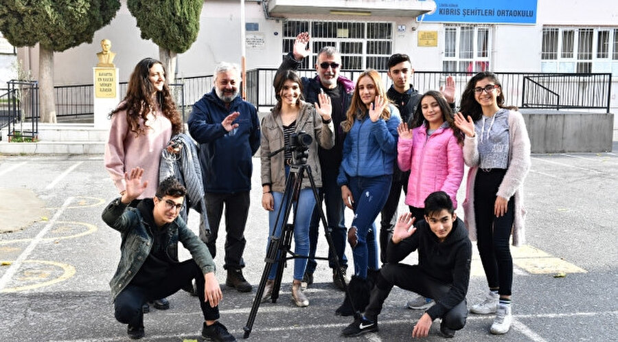 "Mahallemizde Sanat" projesi kapsamında "Mahallemizde Film Çekiyoruz" ekibi.