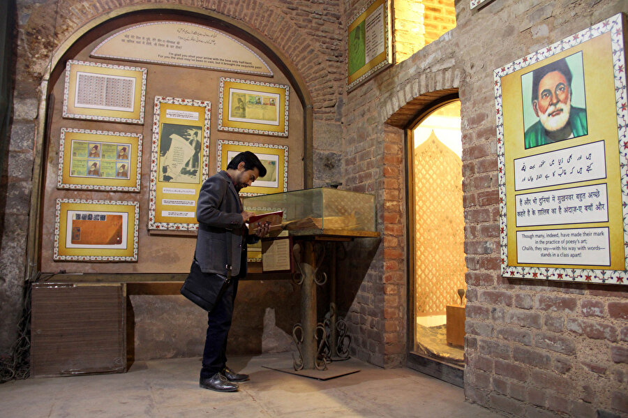 Galib'in vefatından sonra Delhi'deki evi müzeye dönüştürülmüştür. 