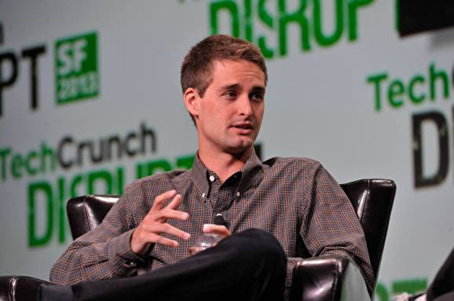 Snapchat CEO'su Evan Spiegel, uygulamanın geleceği konusunda 2019'dan umutlu... 