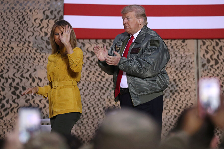 Donald Trump, eşi Melania Trump ile dün Irak'ın Enbar vilayetindeki Aynü'l Esed Askeri Üssü'ne gitmişti. 