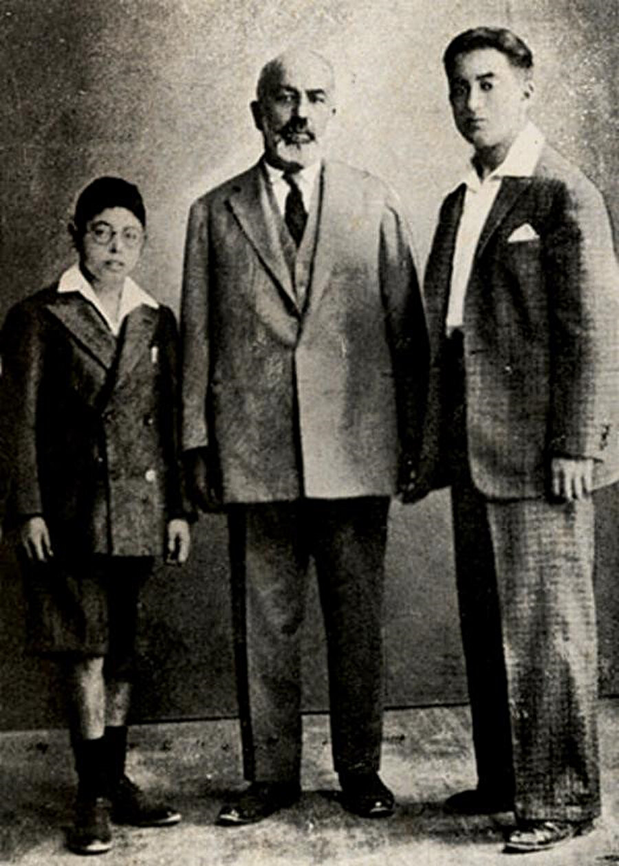 Mehmet Akif Ersoy ve çocukları Tahir Emin Ersoy, Tahir Ersoy
