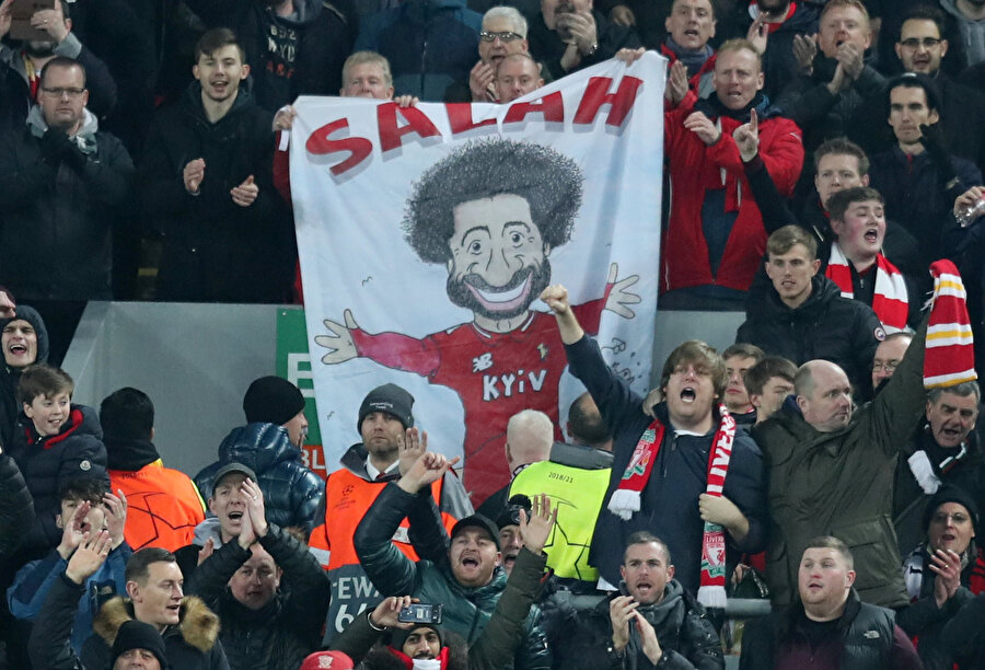 Mohamed Salah, Liverpool tribünlerinin en sevdiği isimlerin başında geliyor.