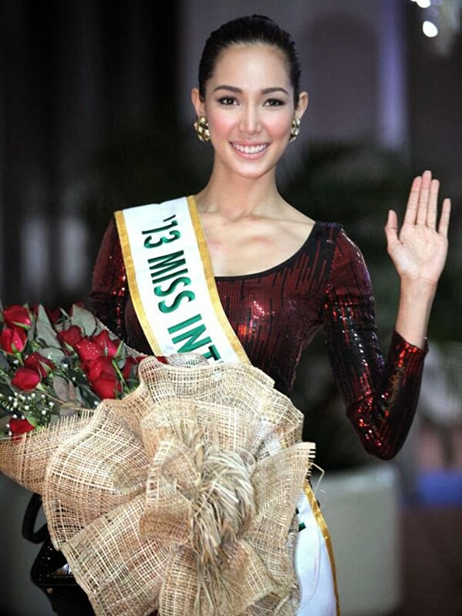 Miss International 2013 Filipinler güzeli 28 yaşındaki Bea Santiago