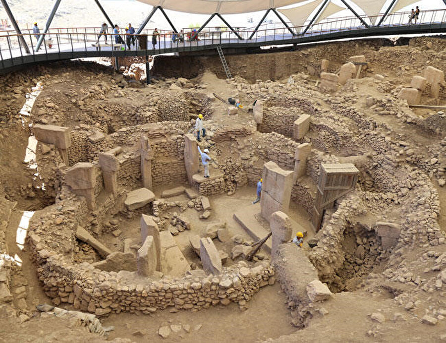 Arkeologlar Göbeklitepe içerisindeki çalışmalarına devam ediyor.